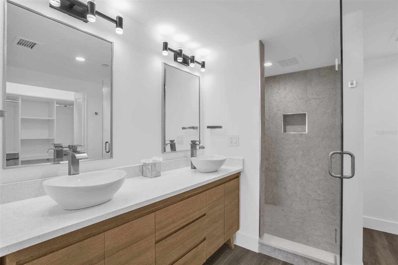 7593 GATHERING DRIVE, #707, Reunion, FL 34747 Guest Bathroom