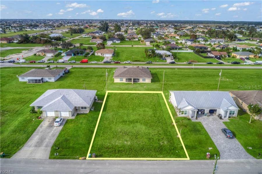 Property photo for 833 NE 15TH LANE, Cape Coral, FL