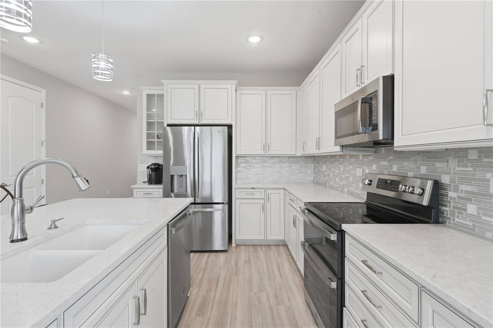 31707 BROADWATER AVENUE, Leesburg, FL 34748 31707 BROADWATER AVENUE, Leesburg, FL 34748
