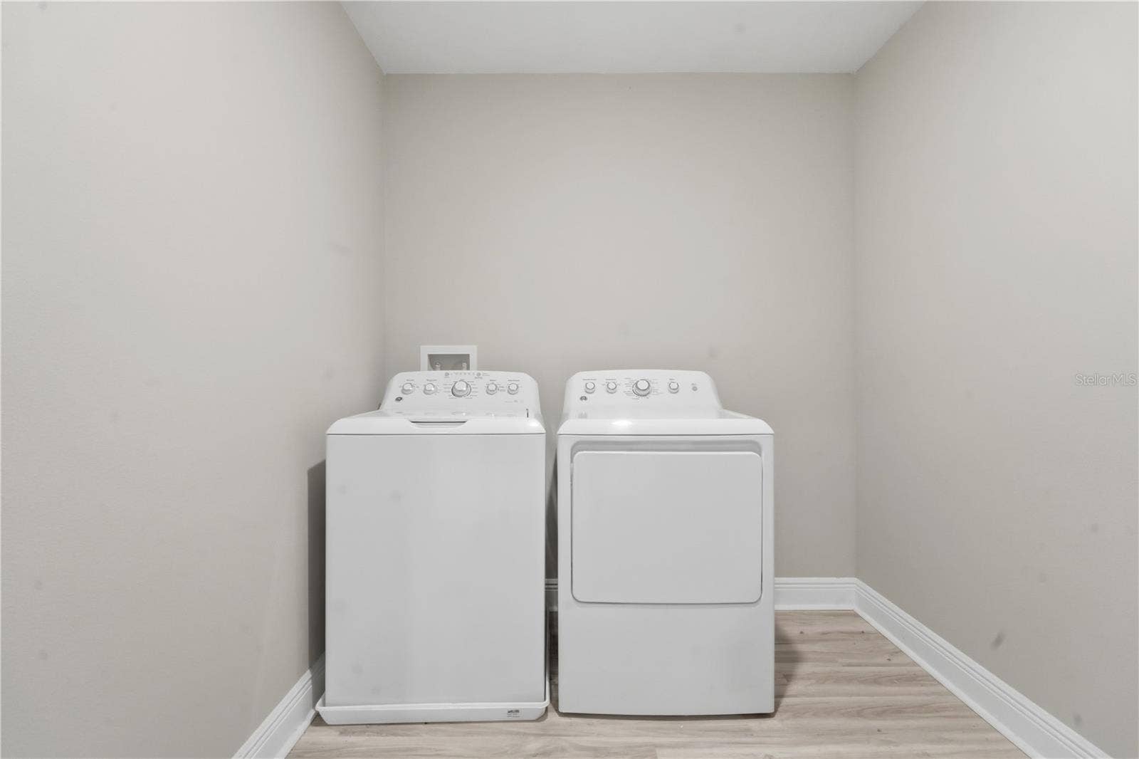 31707 BROADWATER AVENUE, Leesburg, FL 34748 31707 BROADWATER AVENUE, Leesburg, FL 34748