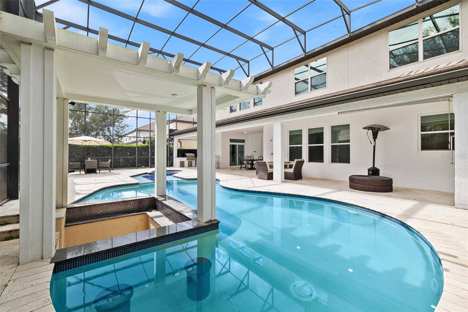 Pool with swim-up bar