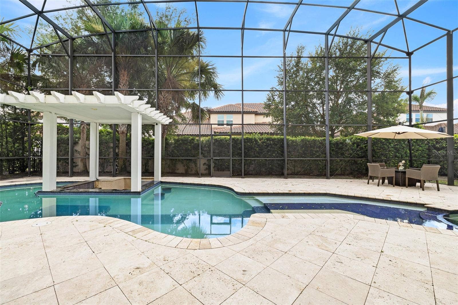Pool with swim-up bar
