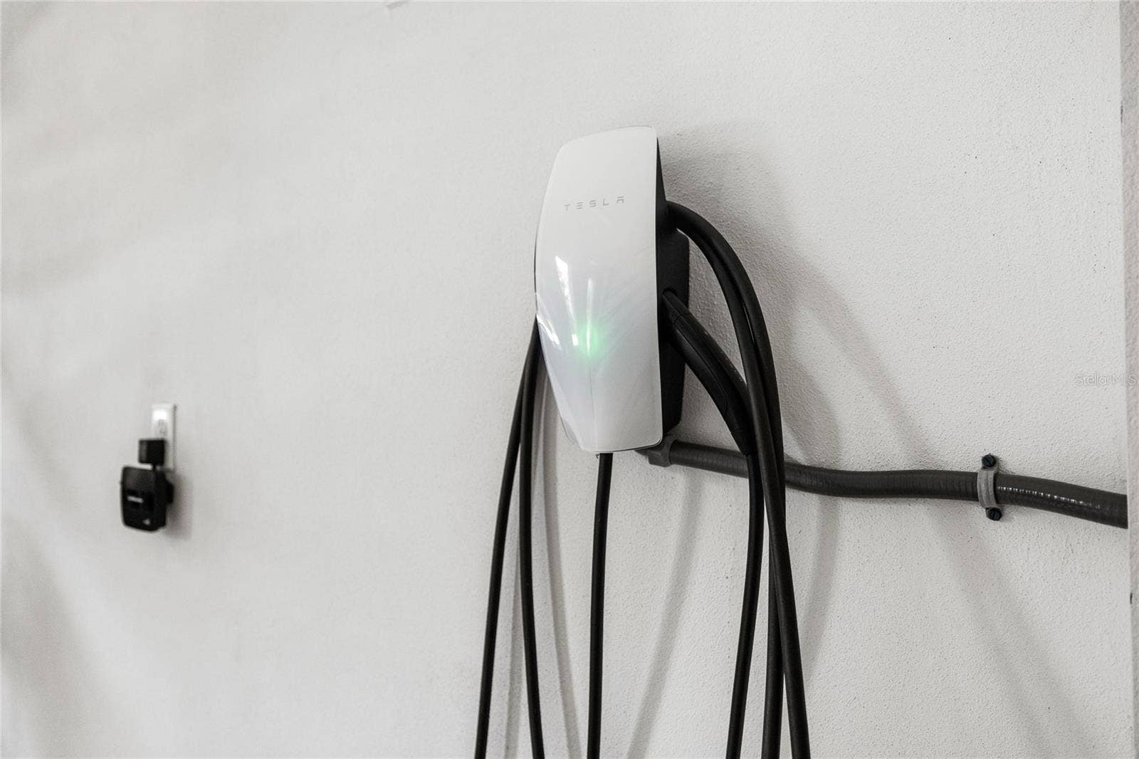 15475 SHOREBIRD LANE, Winter Garden, FL 34787 Tesla Level-2 Charging Station