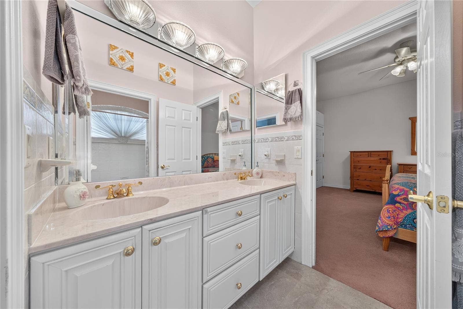 2335 FOREST CLUB DRIVE, Orlando, FL 32804 Jack and Jill bath for bedrooms #2 and #3.