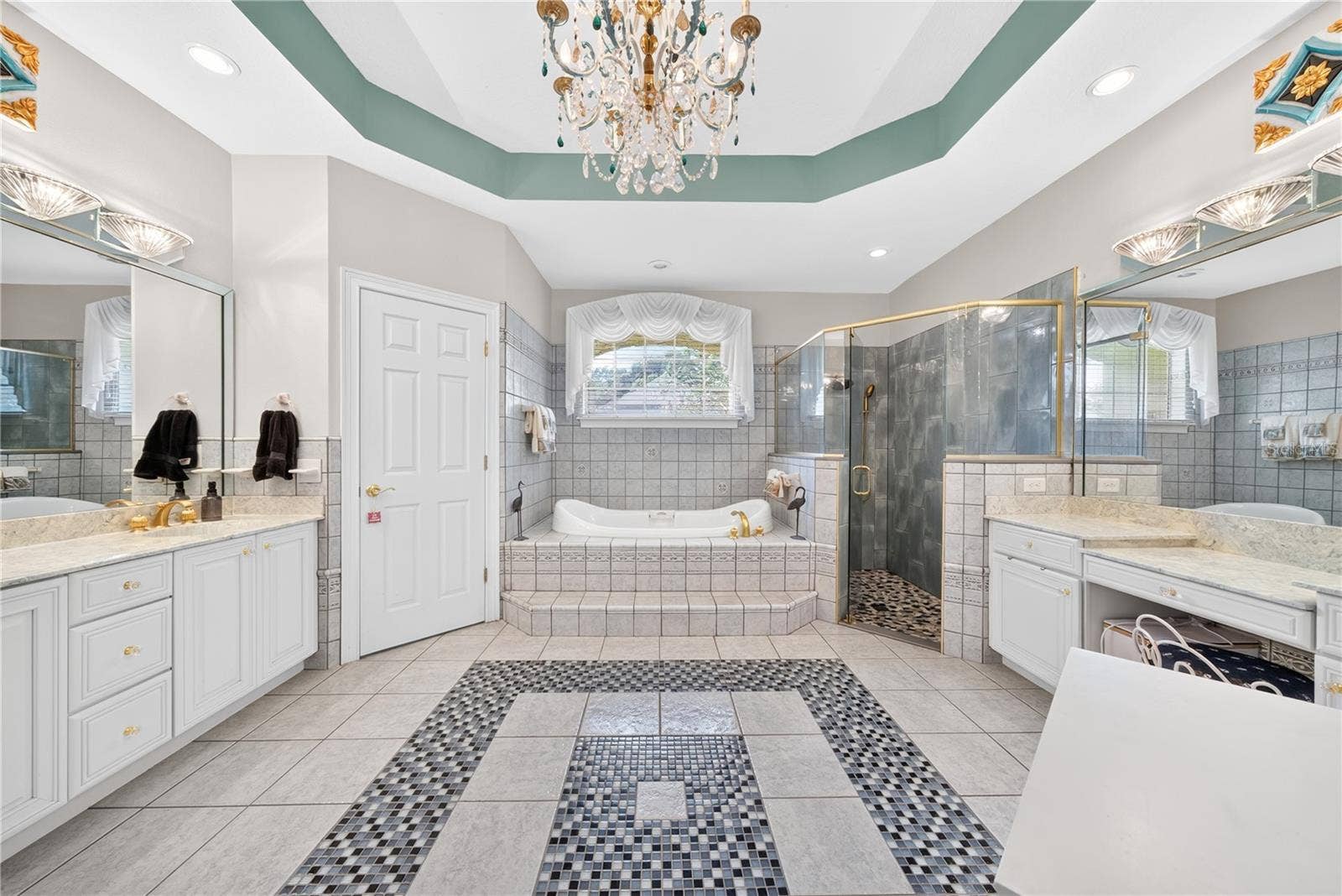 2335 FOREST CLUB DRIVE, Orlando, FL 32804 Primary bath.