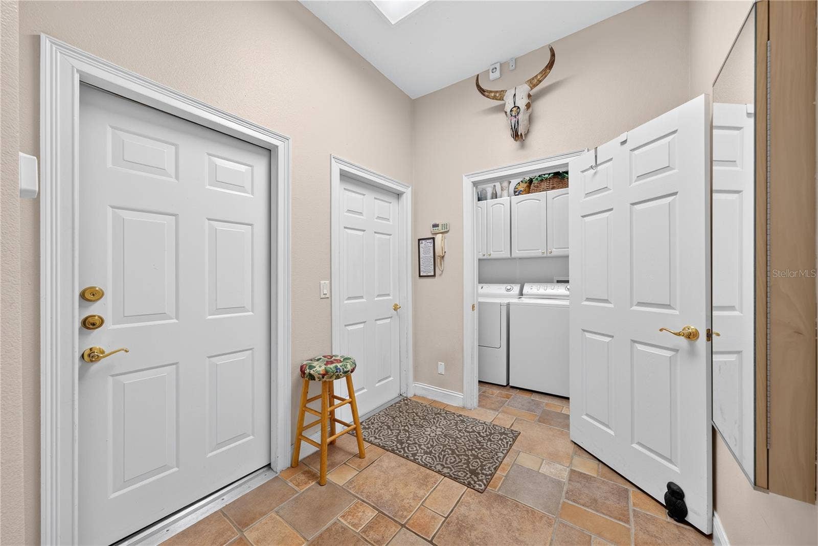 2335 FOREST CLUB DRIVE, Orlando, FL 32804 Laundry closet.