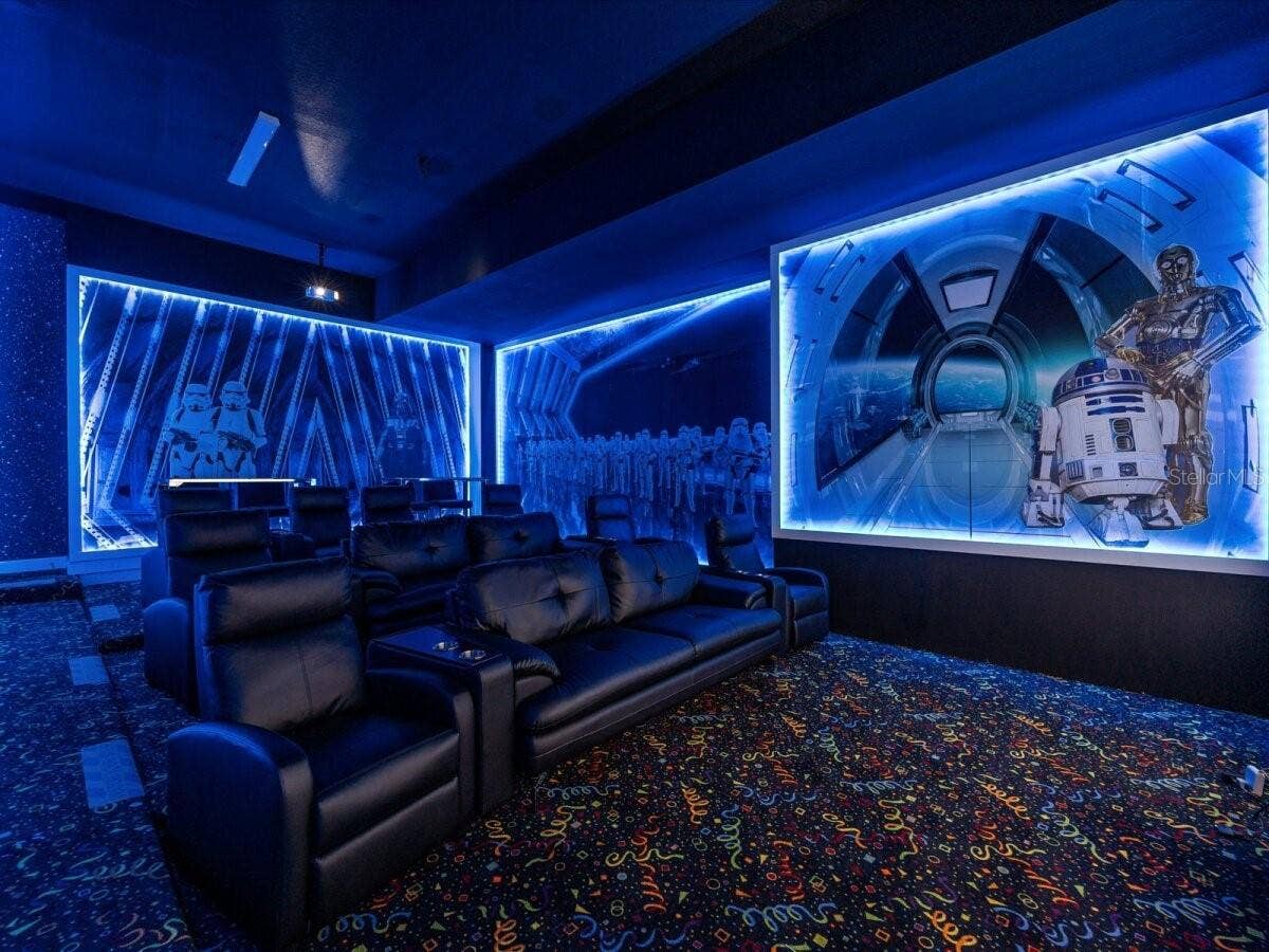 5830 HIGH SEAS DRIVE, Orlando, FL 32821 Garage - XL Movie Theater