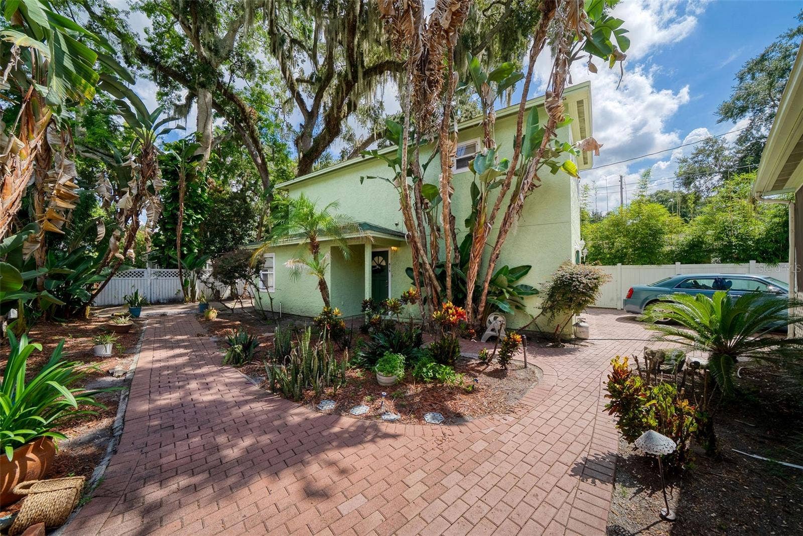 813 GREENWOOD STREET, Orlando, FL 32801 813 GREENWOOD STREET, Orlando, FL 32801