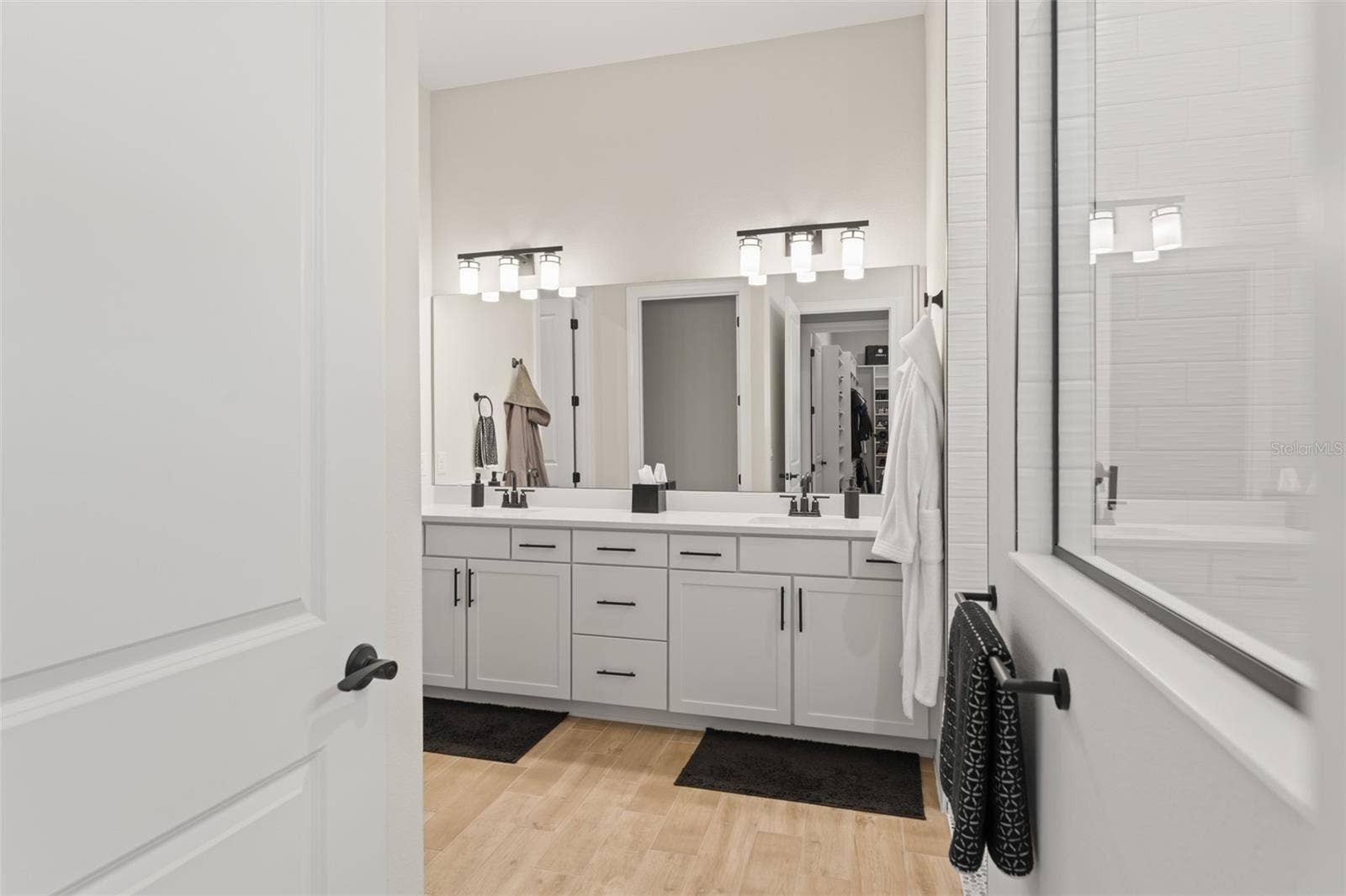 3292 WINDBEAM COURT, Winter Garden, FL 34787 Enter your Spa-like Primary Ensuite!