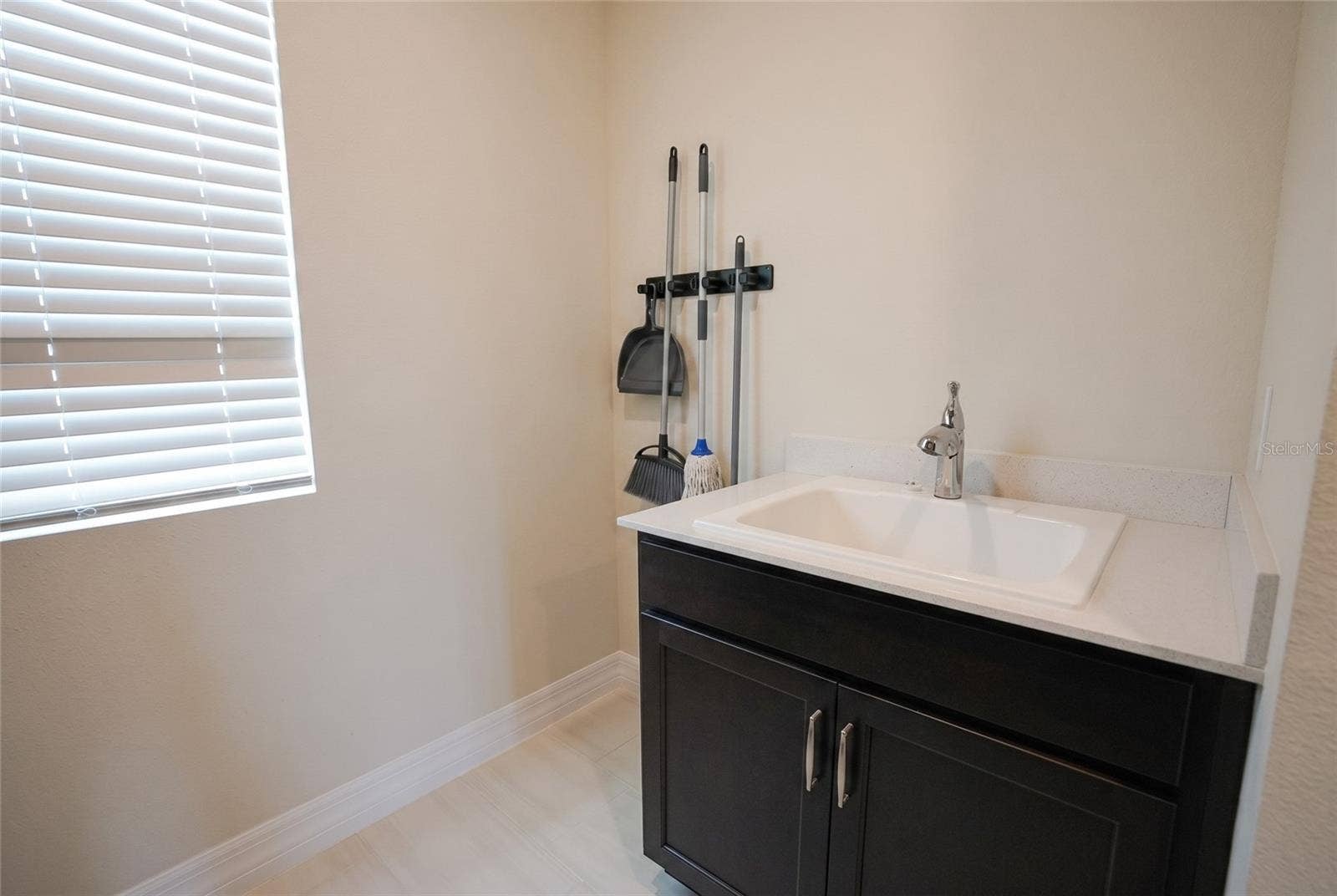 8087 FENTON STREET, Orlando, FL 32836