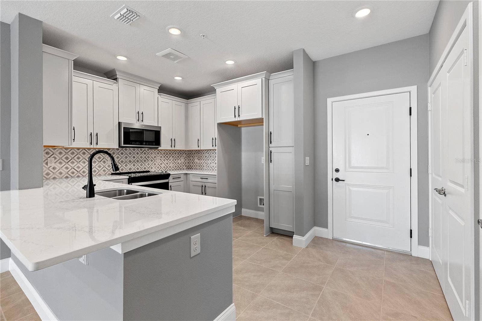 7557 LAUREATE BOULEVARD, #6401, Orlando, FL 32827 7557 LAUREATE BOULEVARD, #6401, Orlando, FL 32827