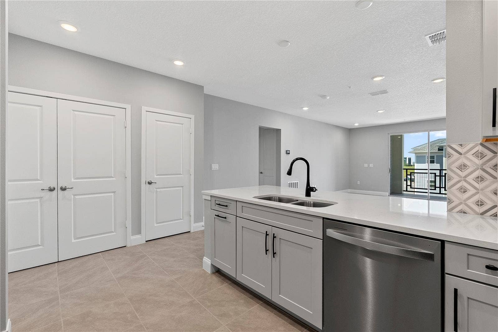 7557 LAUREATE BOULEVARD, #6401, Orlando, FL 32827 7557 LAUREATE BOULEVARD, #6401, Orlando, FL 32827