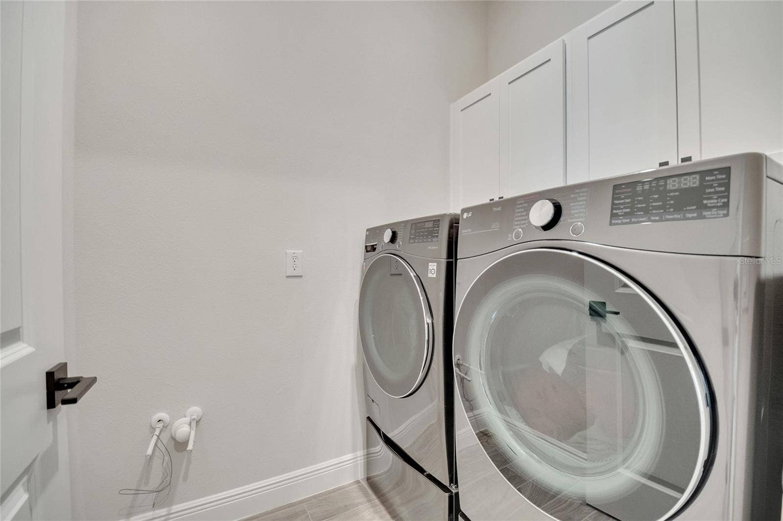 19062 BLUELEAF STREET, Orlando, FL 32827 laundry