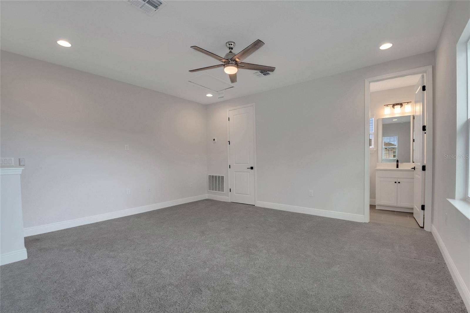19062 BLUELEAF STREET, Orlando, FL 32827 loft