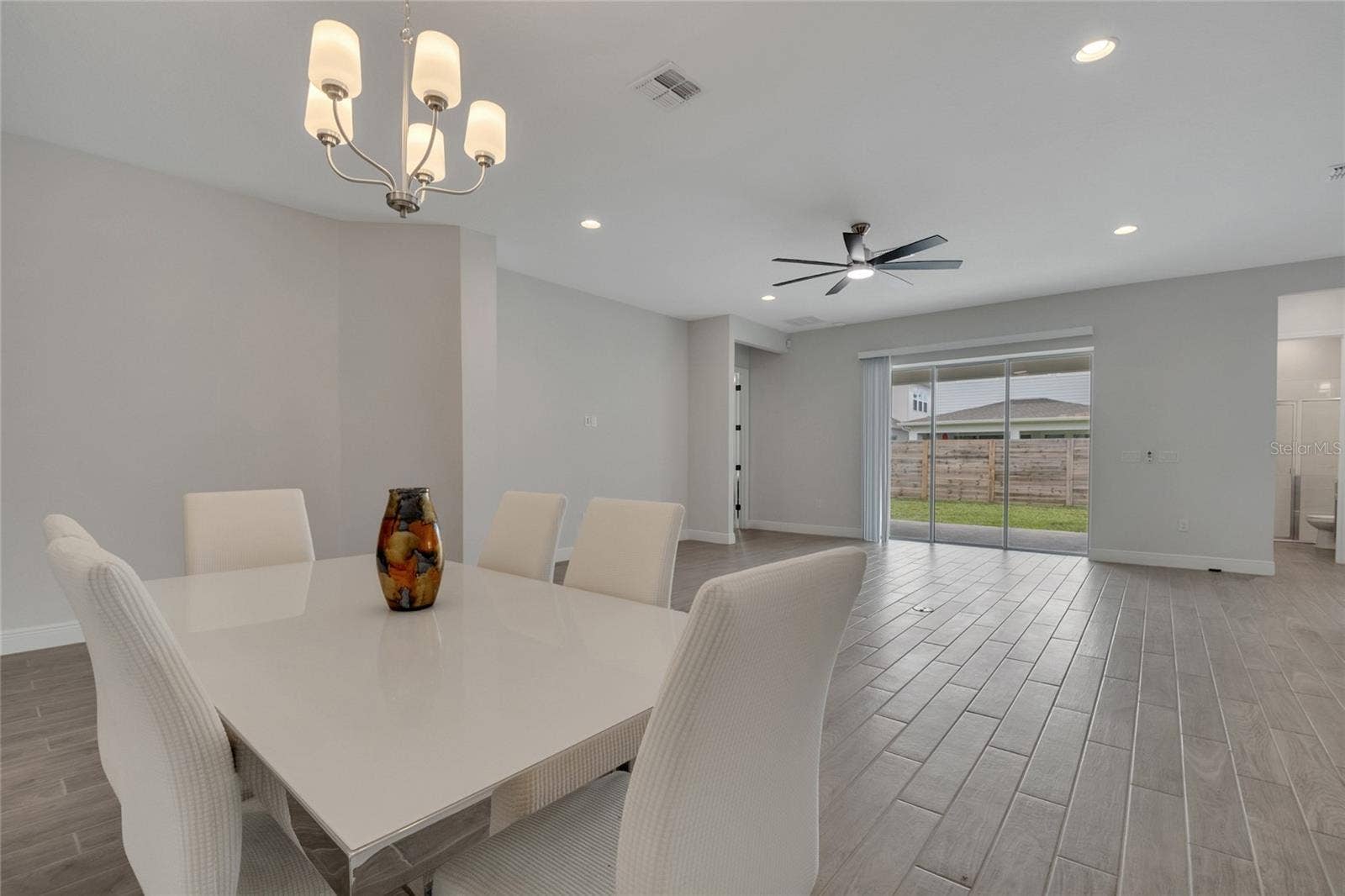 19062 BLUELEAF STREET, Orlando, FL 32827 dining