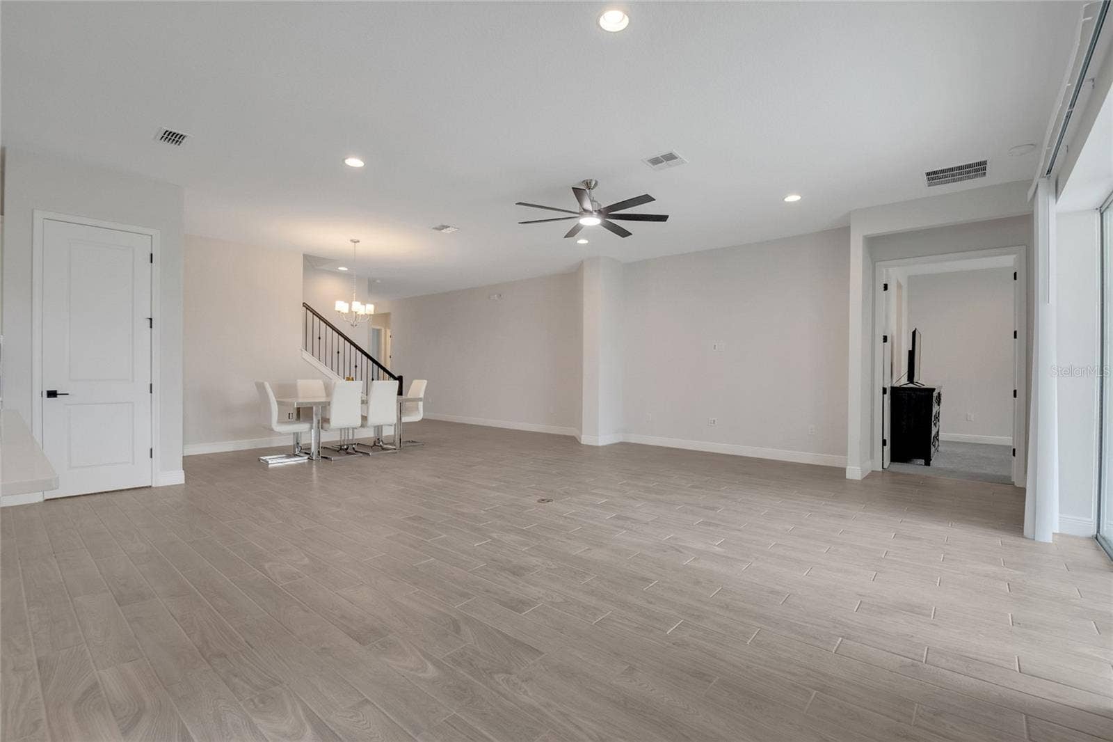 19062 BLUELEAF STREET, Orlando, FL 32827 living room