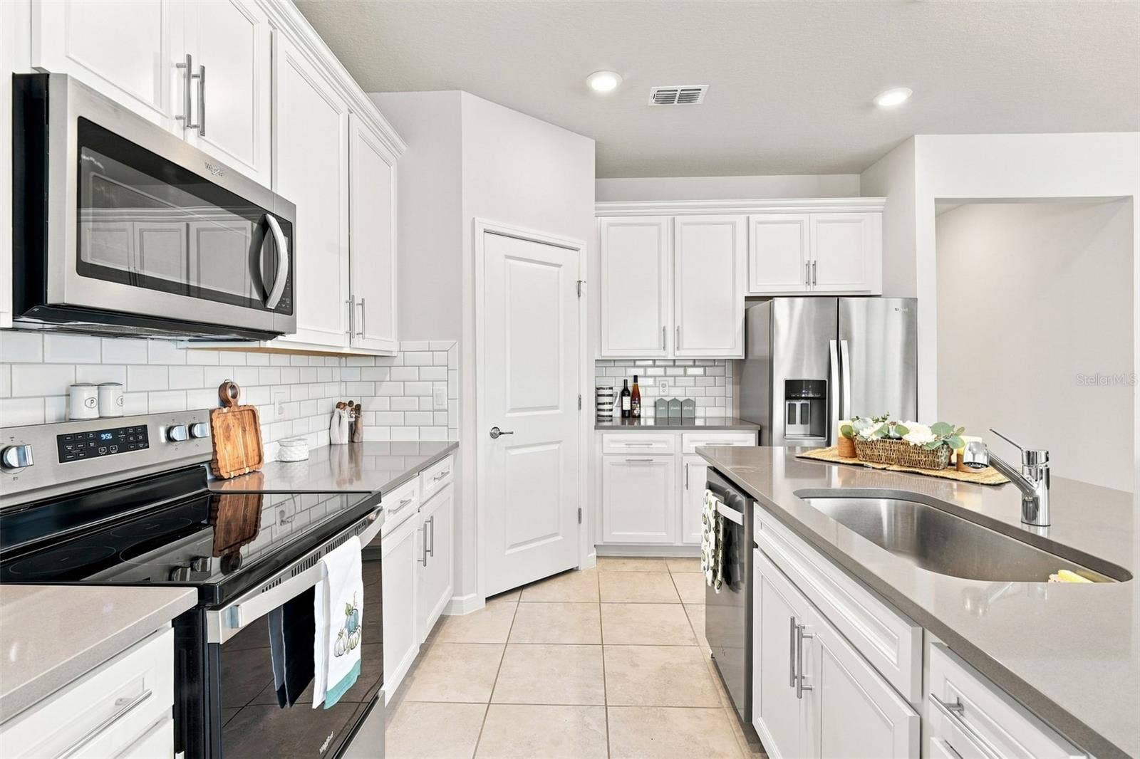 3545 TREETOP STREET, Deland, FL 32724 3545 TREETOP STREET, Deland, FL 32724