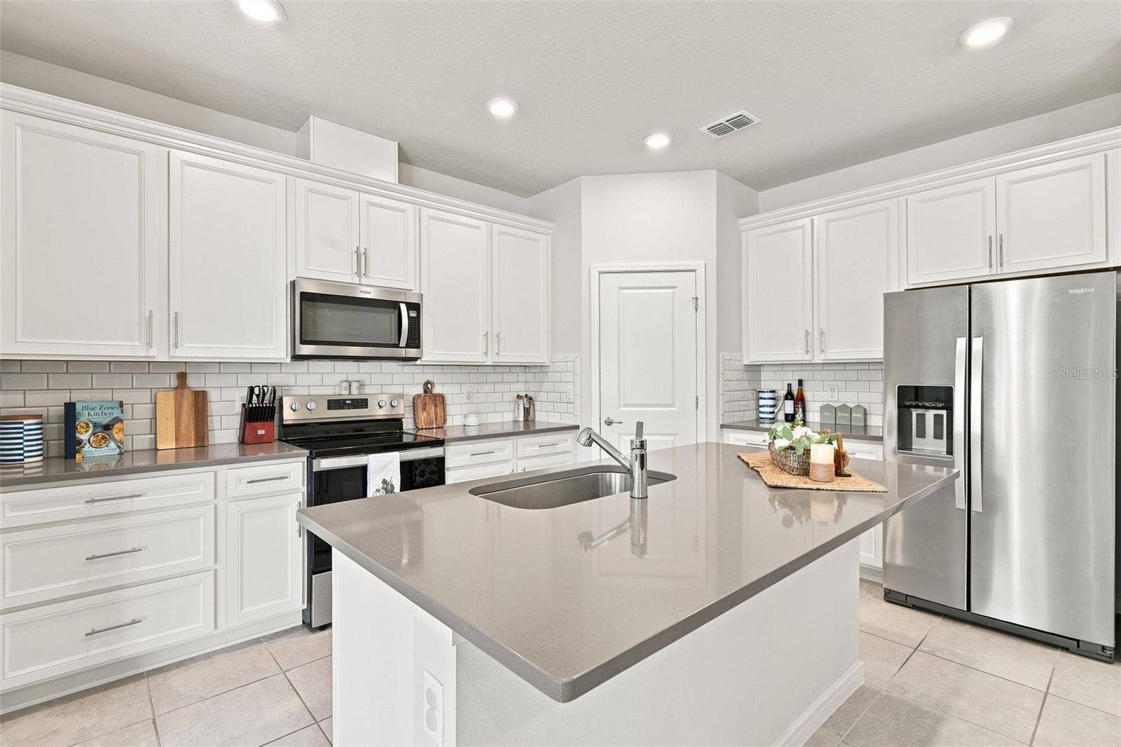 3545 TREETOP STREET, Deland, FL 32724 3545 TREETOP STREET, Deland, FL 32724