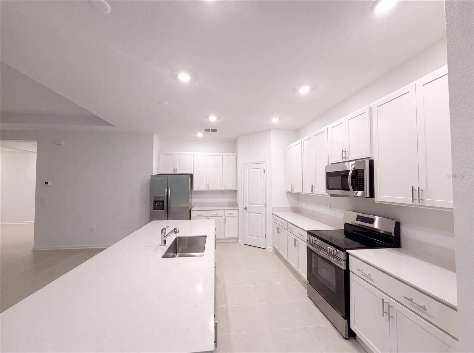 669 TUNDRA LOOP, Groveland, FL 34736 669 TUNDRA LOOP, Groveland, FL 34736