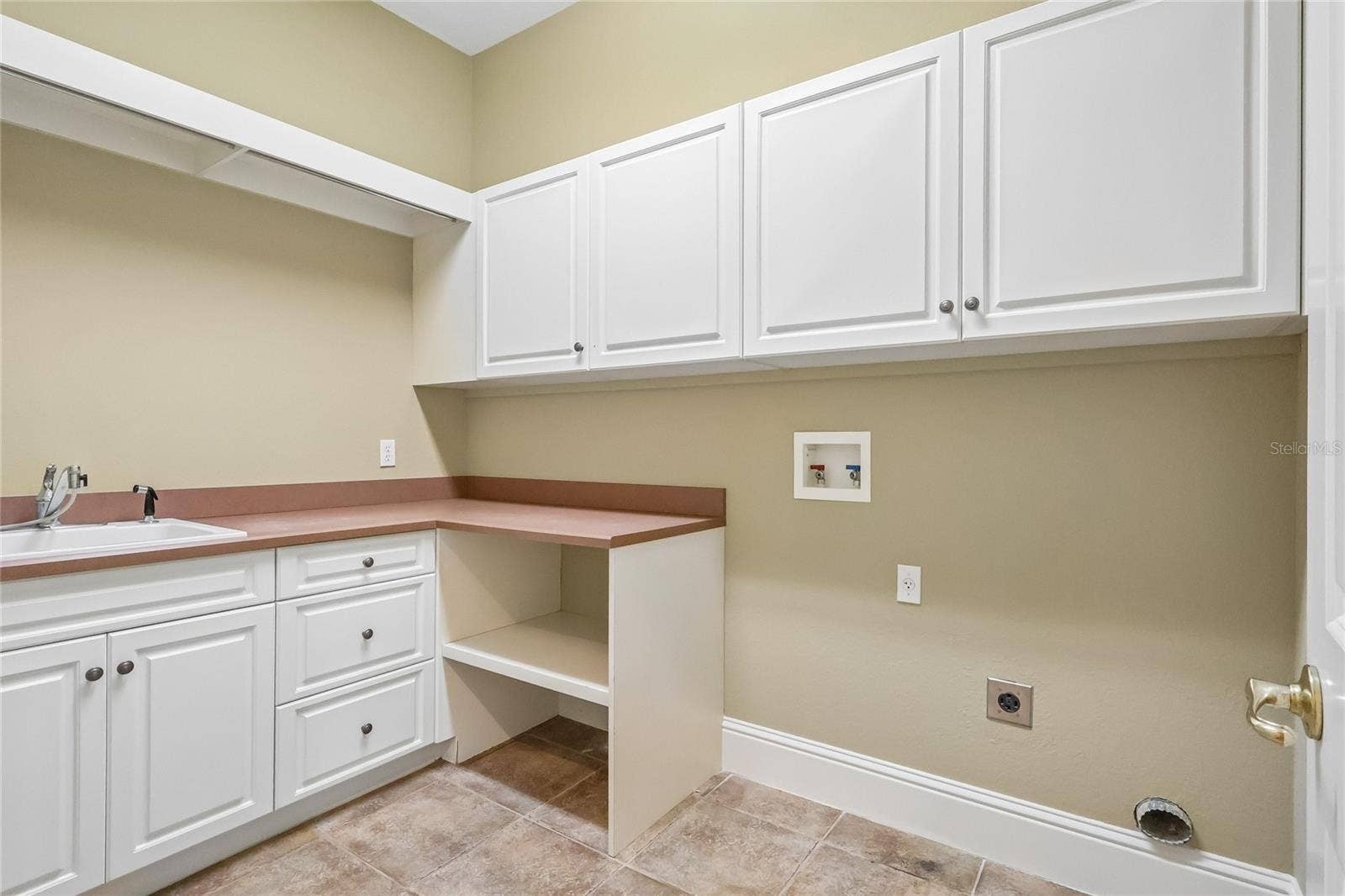 6102 S HAMPSHIRE CT, Windermere, FL 34786 6102 S HAMPSHIRE CT, Windermere, FL 34786