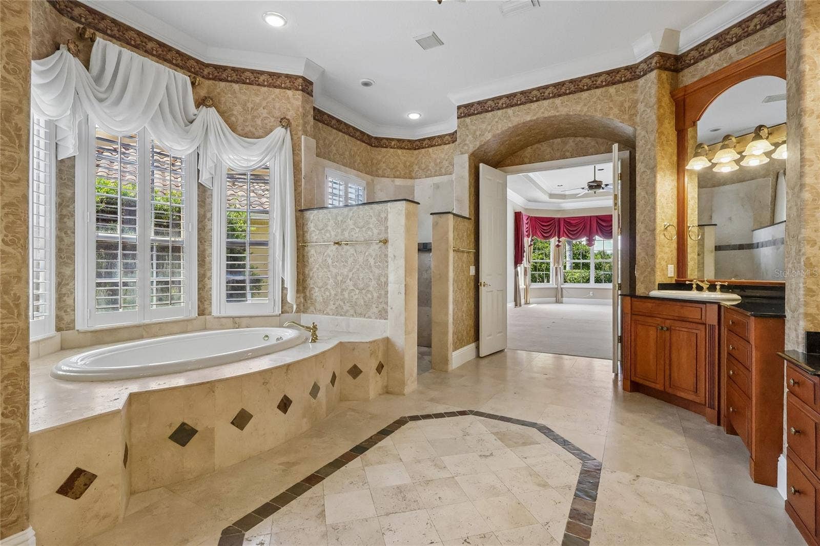 6102 S HAMPSHIRE CT, Windermere, FL 34786 6102 S HAMPSHIRE CT, Windermere, FL 34786