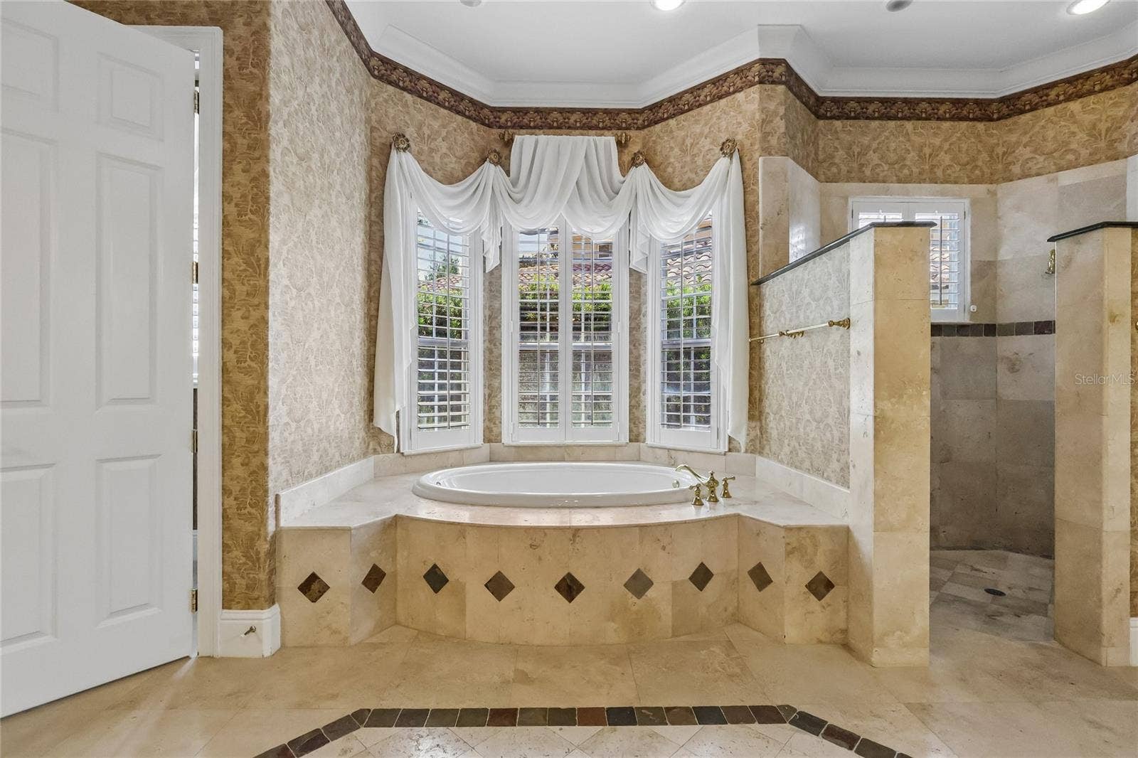 6102 S HAMPSHIRE CT, Windermere, FL 34786 6102 S HAMPSHIRE CT, Windermere, FL 34786