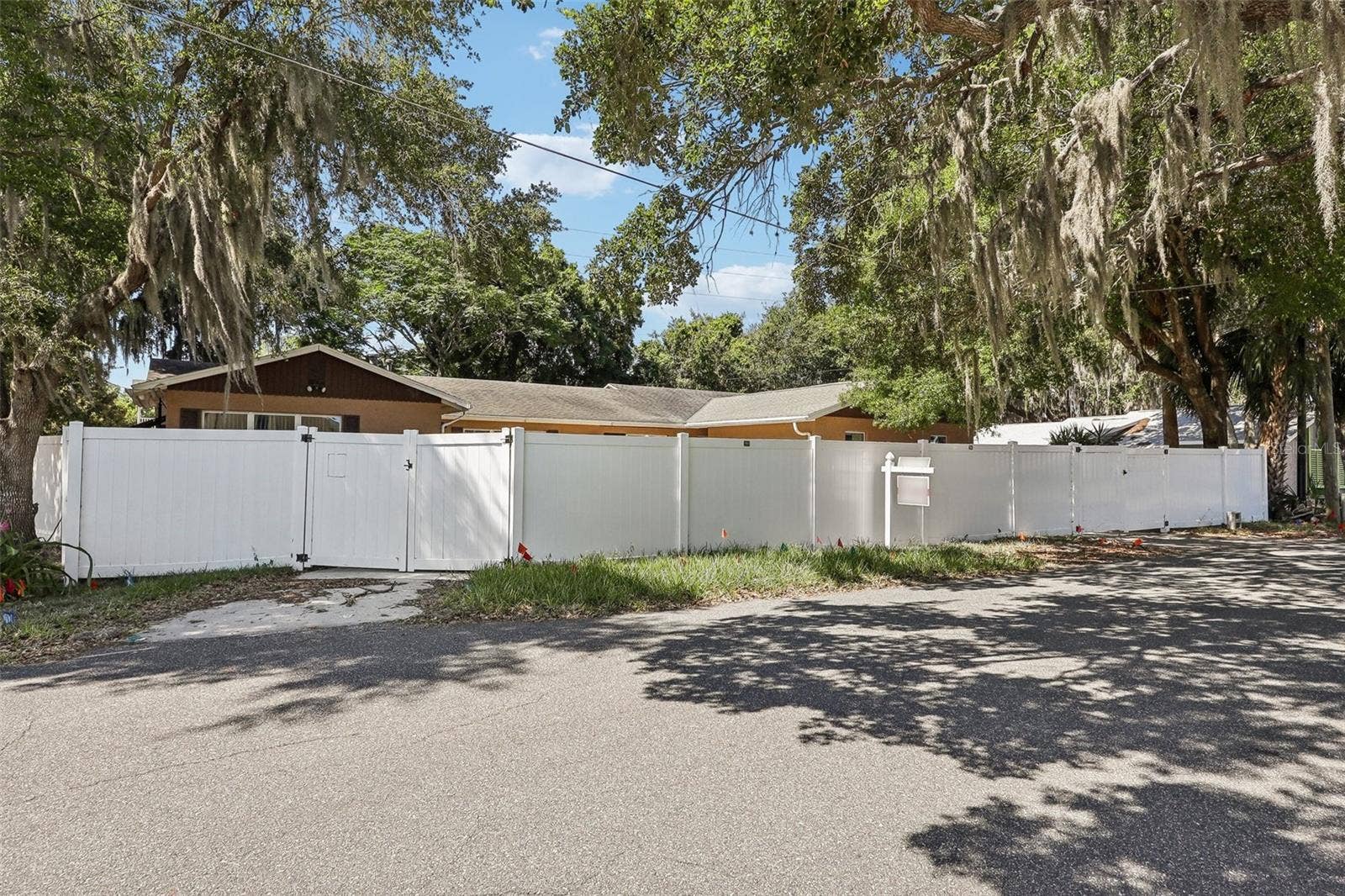 201 ROSEFIELD AVENUE, Leesburg, FL 34748