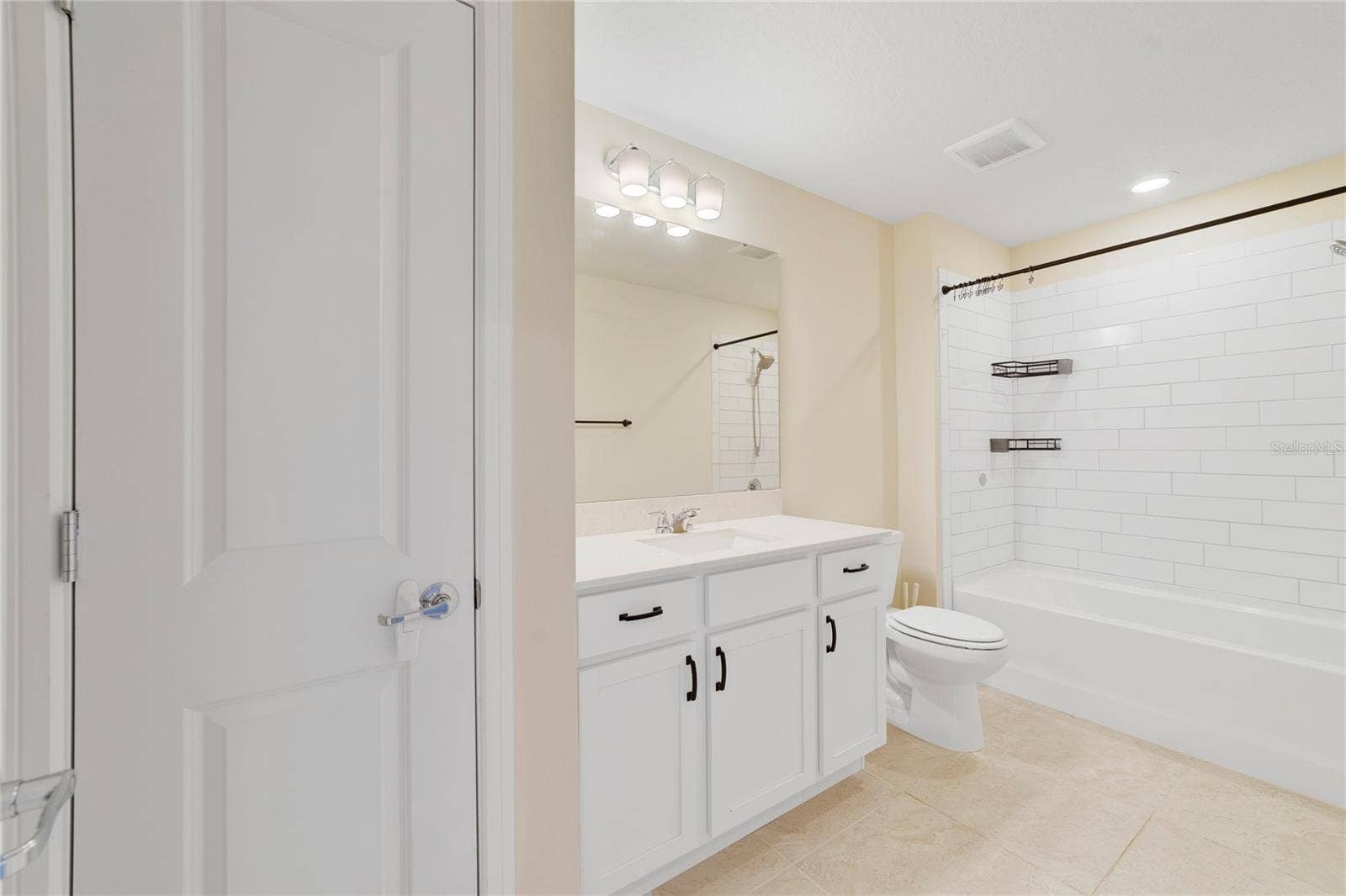 Full secondary bathroom upstairs