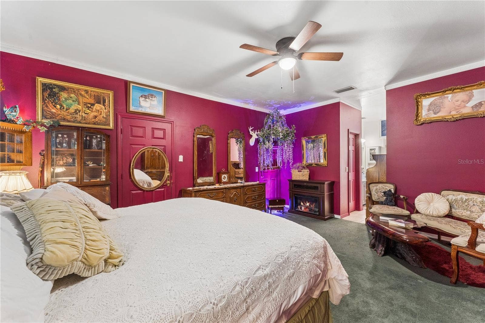 Large Primary Suite w/ room for extra seating