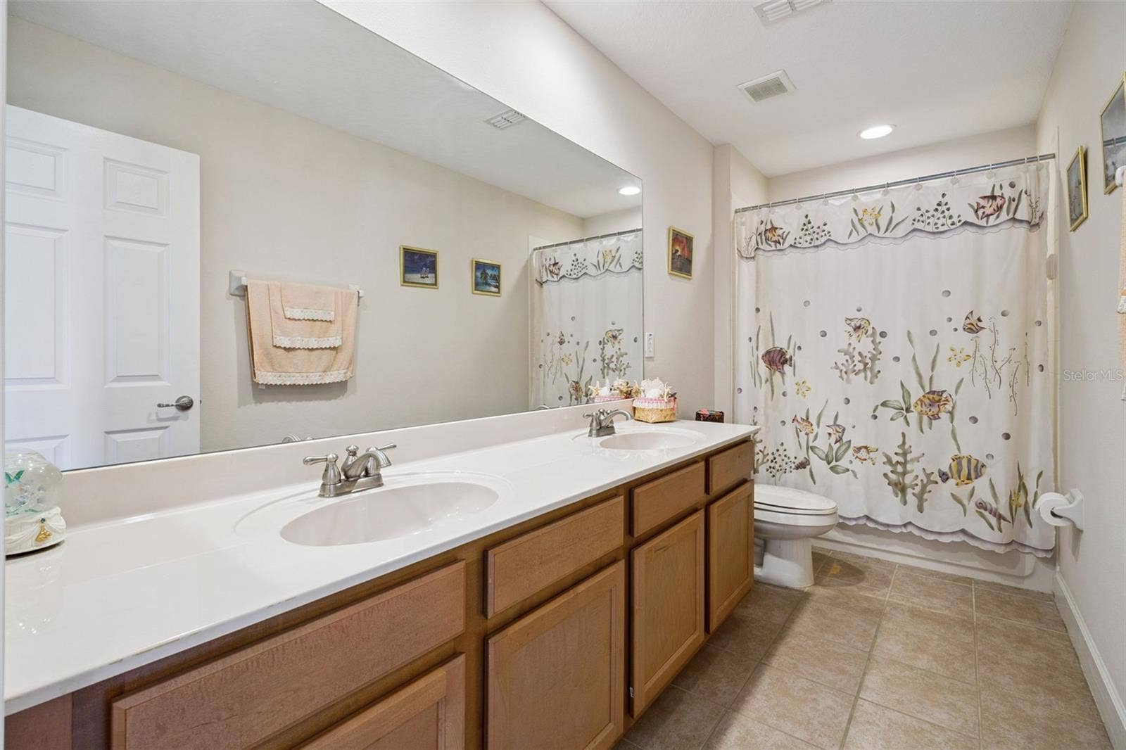 2040 HAWKS LANDING DRIVE, Orlando, FL 32820 2040 HAWKS LANDING DRIVE, Orlando, FL 32820