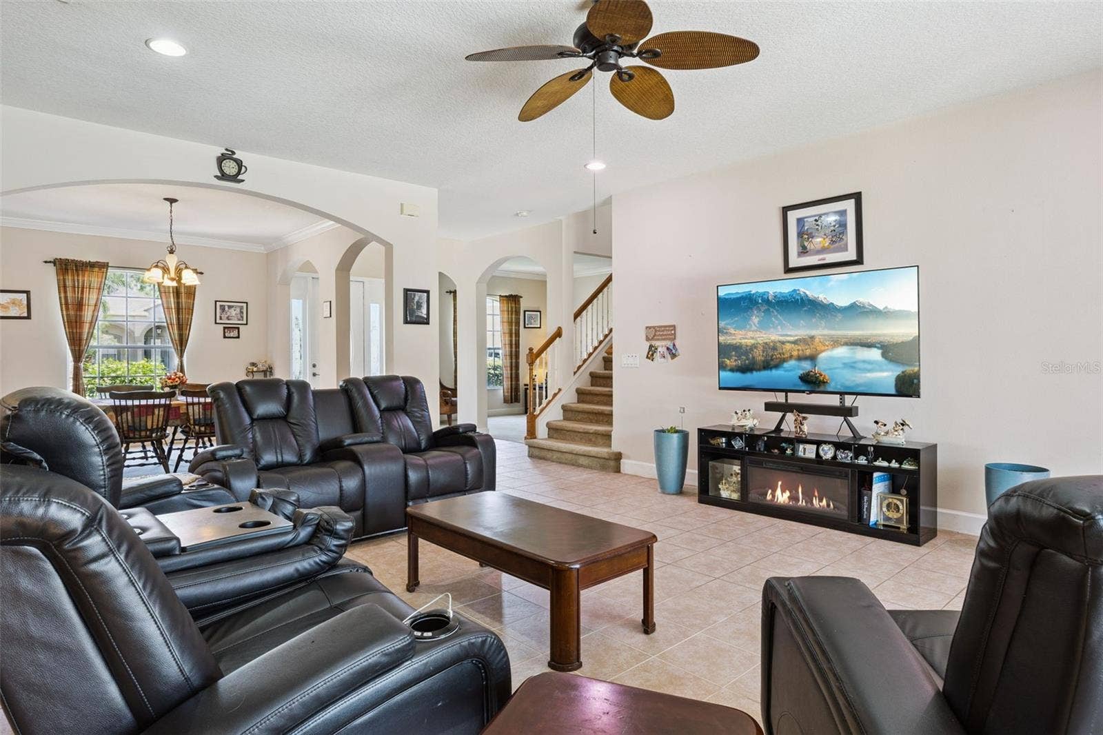 2040 HAWKS LANDING DRIVE, Orlando, FL 32820 2040 HAWKS LANDING DRIVE, Orlando, FL 32820