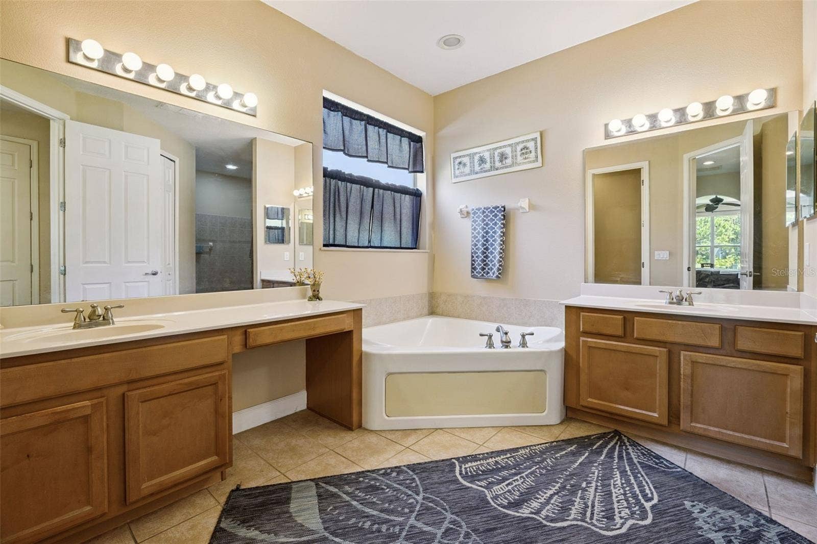 2040 HAWKS LANDING DRIVE, Orlando, FL 32820 2040 HAWKS LANDING DRIVE, Orlando, FL 32820