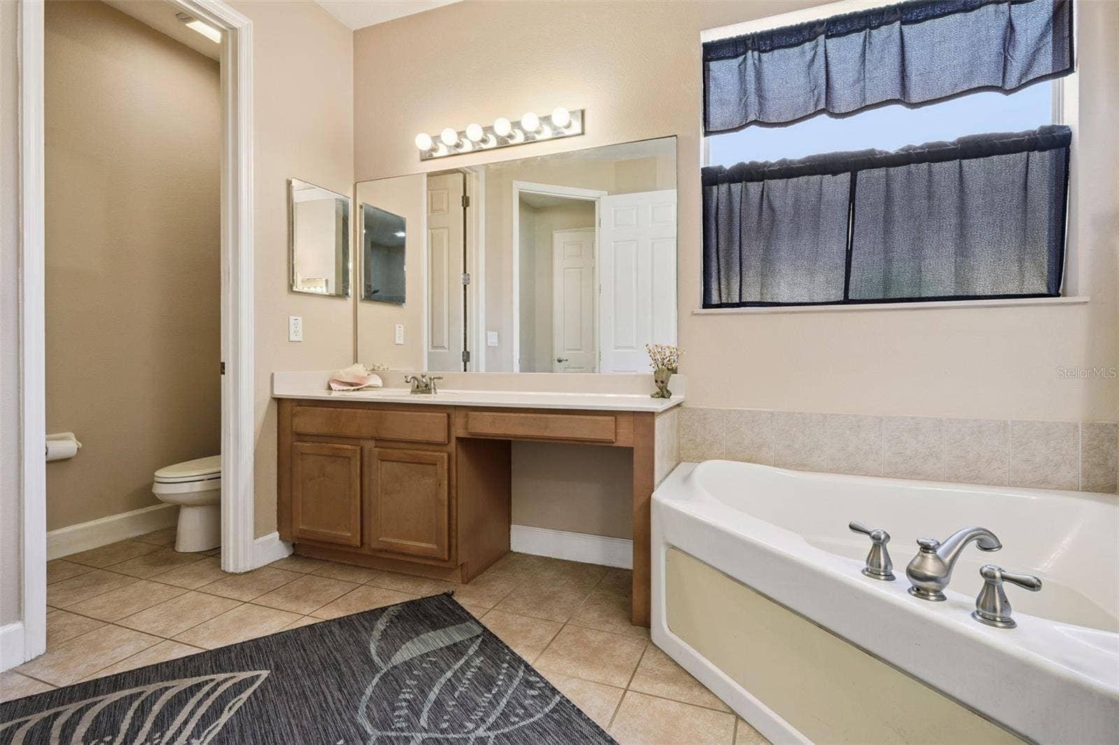 2040 HAWKS LANDING DRIVE, Orlando, FL 32820 2040 HAWKS LANDING DRIVE, Orlando, FL 32820