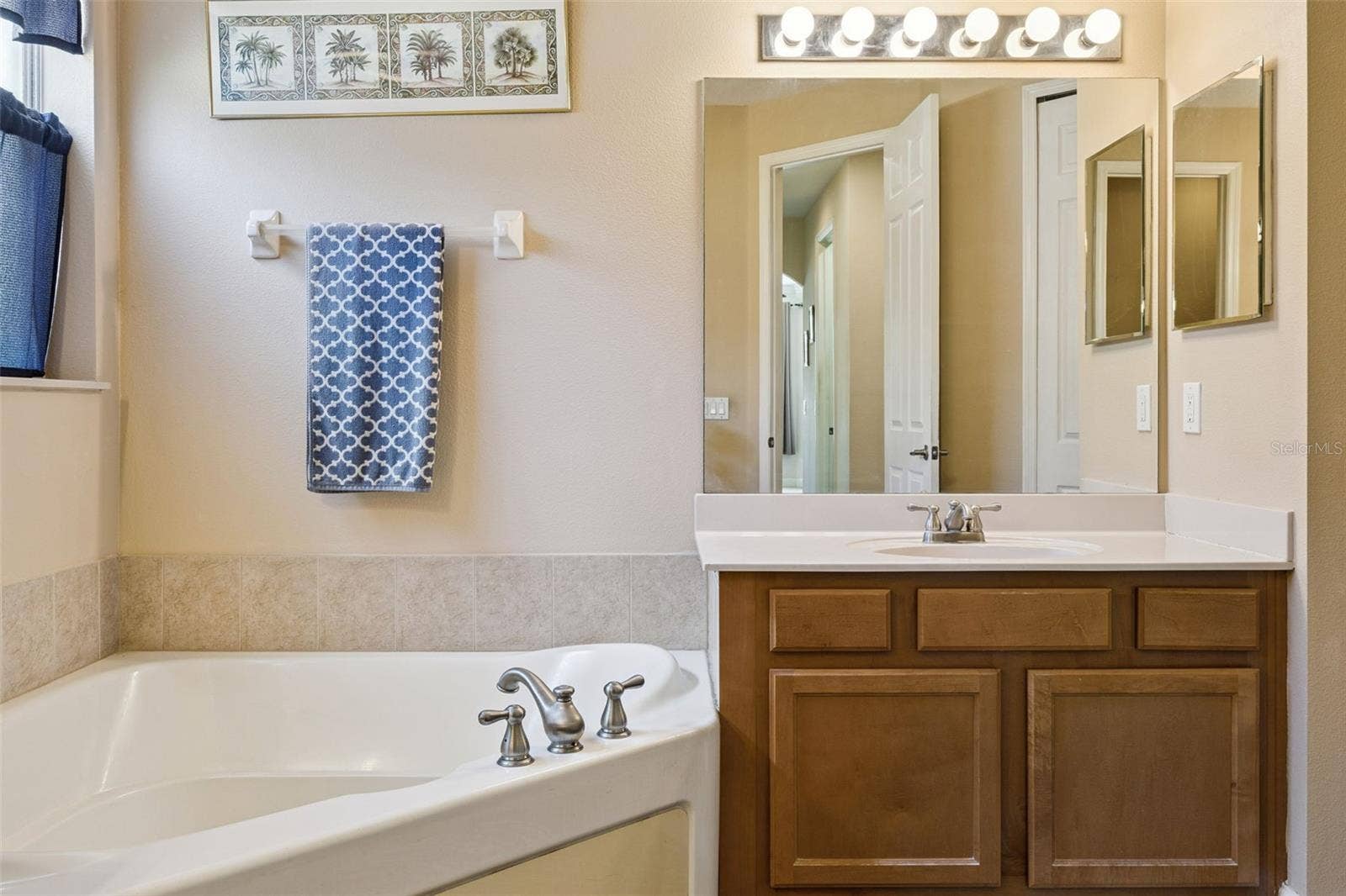 2040 HAWKS LANDING DRIVE, Orlando, FL 32820 2040 HAWKS LANDING DRIVE, Orlando, FL 32820