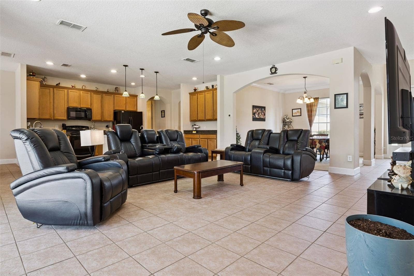 2040 HAWKS LANDING DRIVE, Orlando, FL 32820 2040 HAWKS LANDING DRIVE, Orlando, FL 32820