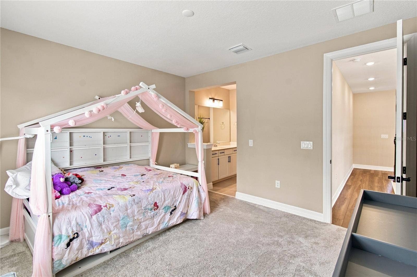 4817 FAIR WINDS COURT, Winter Garden, FL 34787 4817 FAIR WINDS COURT, Winter Garden, FL 34787