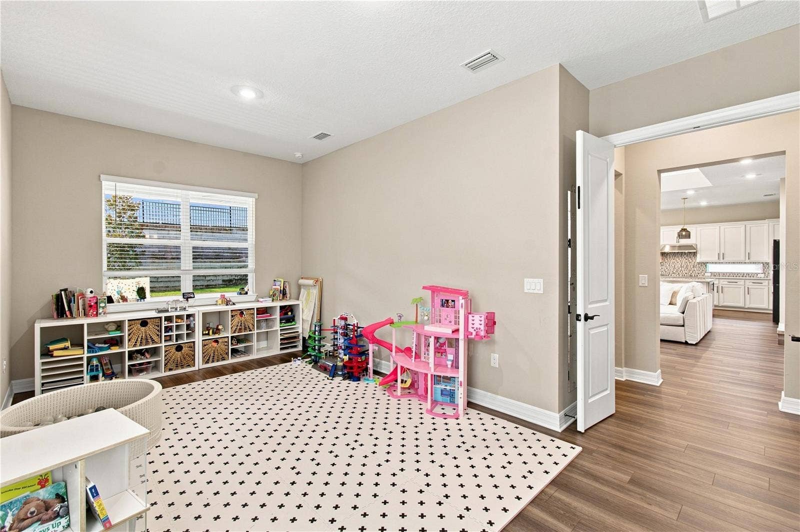 4817 FAIR WINDS COURT, Winter Garden, FL 34787 4817 FAIR WINDS COURT, Winter Garden, FL 34787