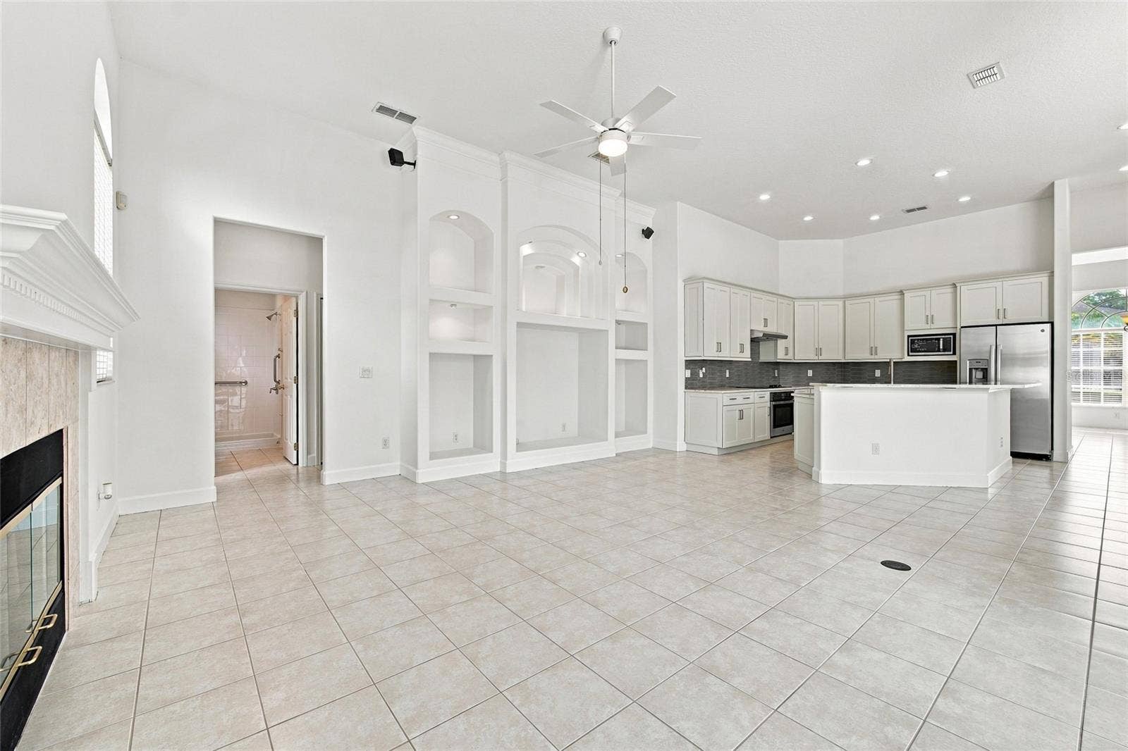 10008 CANOPY TREE COURT, Orlando, FL 32836 Kitchen/Family Room