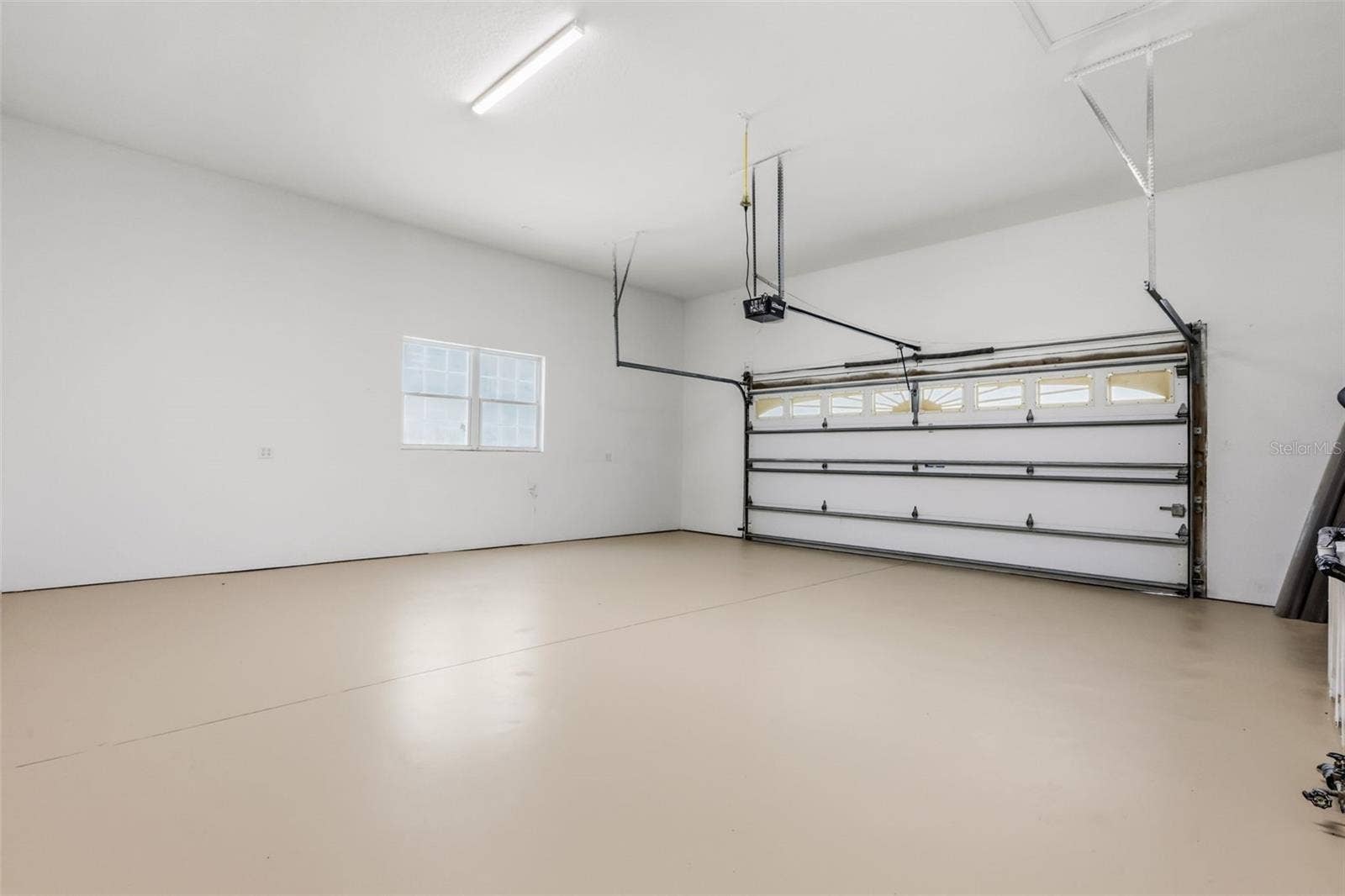 1685 MANOR WAY, Deland, FL 32720 1685 MANOR WAY, Deland, FL 32720