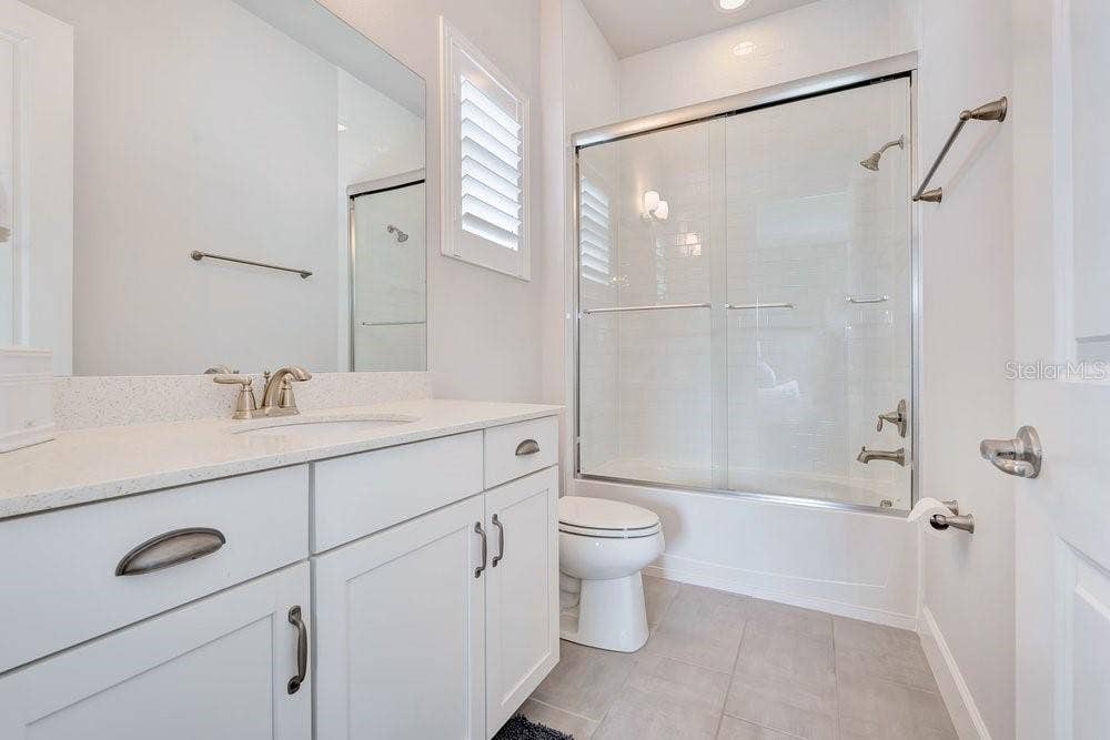 En-suite bathroom #2