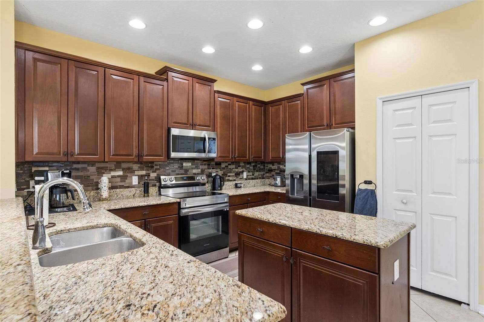 589 BLUE CYPRESS DRIVE, Groveland, FL 34736 589 BLUE CYPRESS DRIVE, Groveland, FL 34736