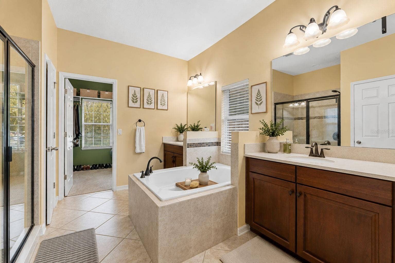 589 BLUE CYPRESS DRIVE, Groveland, FL 34736 Primary Spa Bathroom