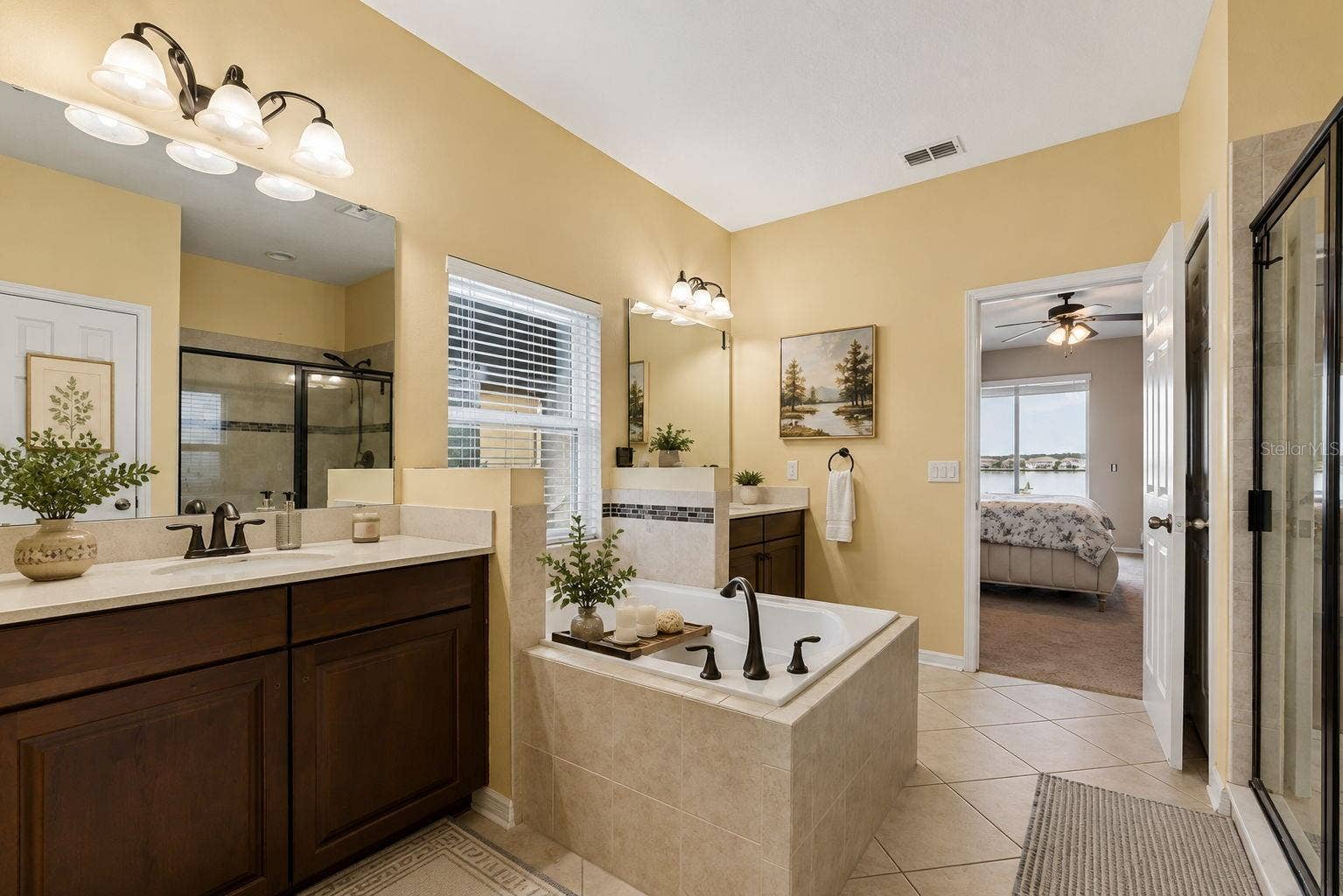 589 BLUE CYPRESS DRIVE, Groveland, FL 34736 Primary Spa Bathroom