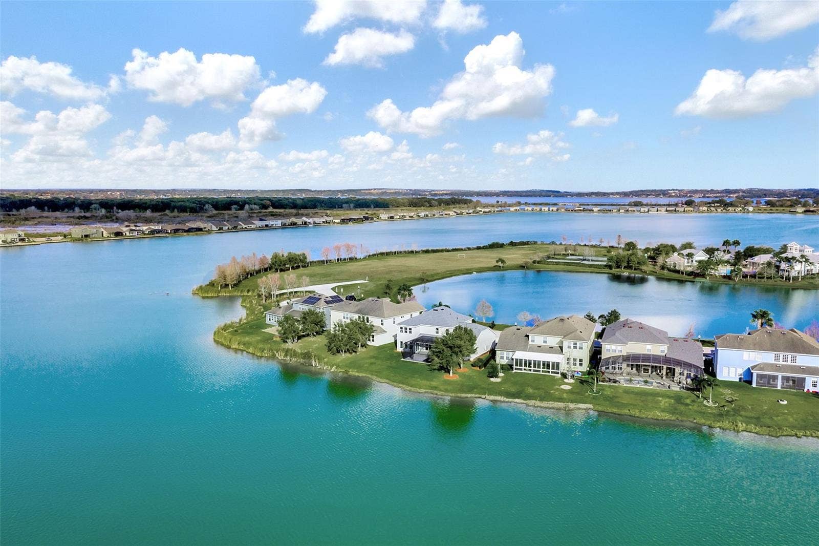 589 BLUE CYPRESS DRIVE, Groveland, FL 34736 Crystal Lake is actually this color!