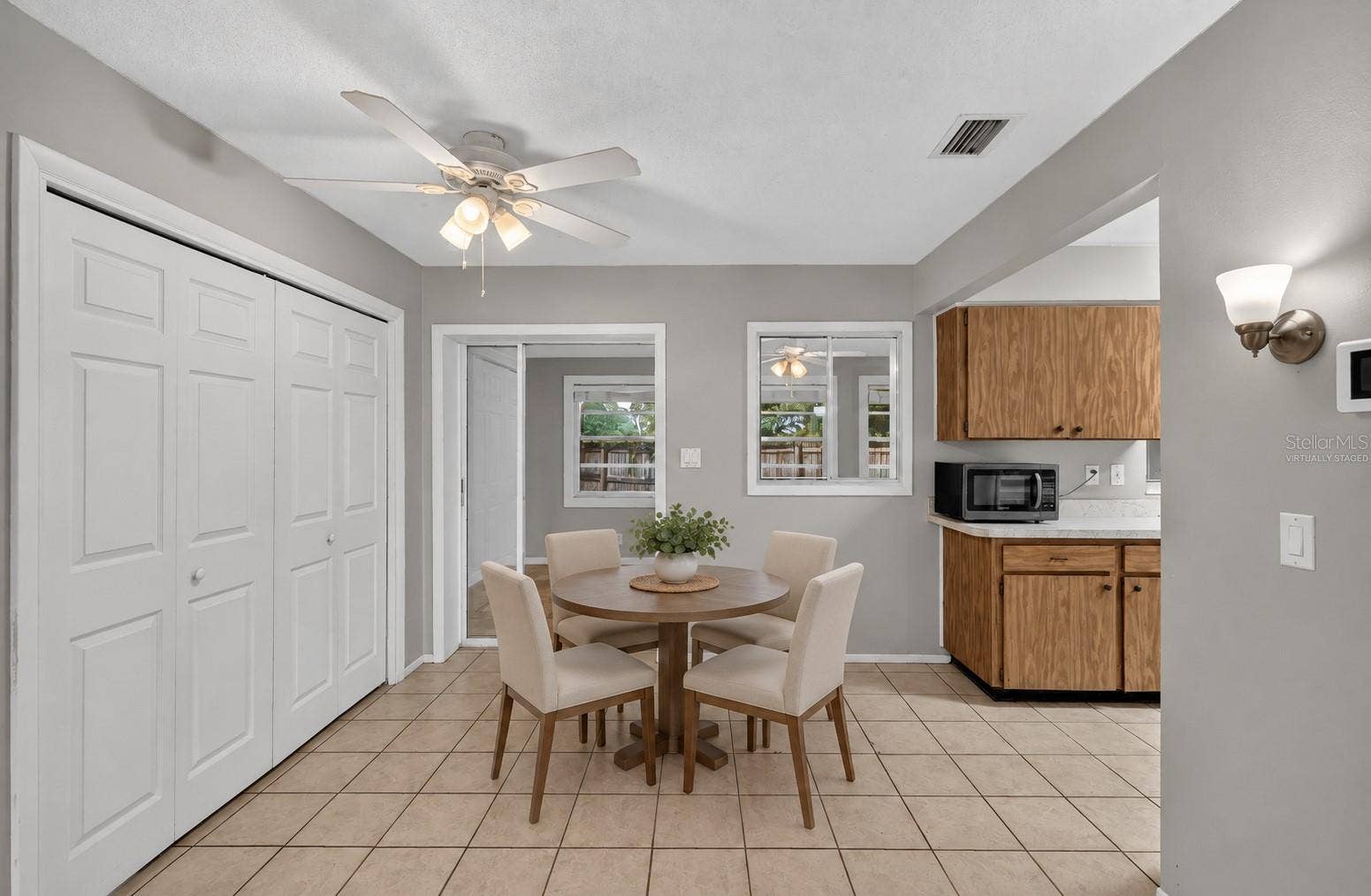 1305 ORANGE AVENUE, Tavares, FL 32778 VIRTUALLY STAGED Dinett area