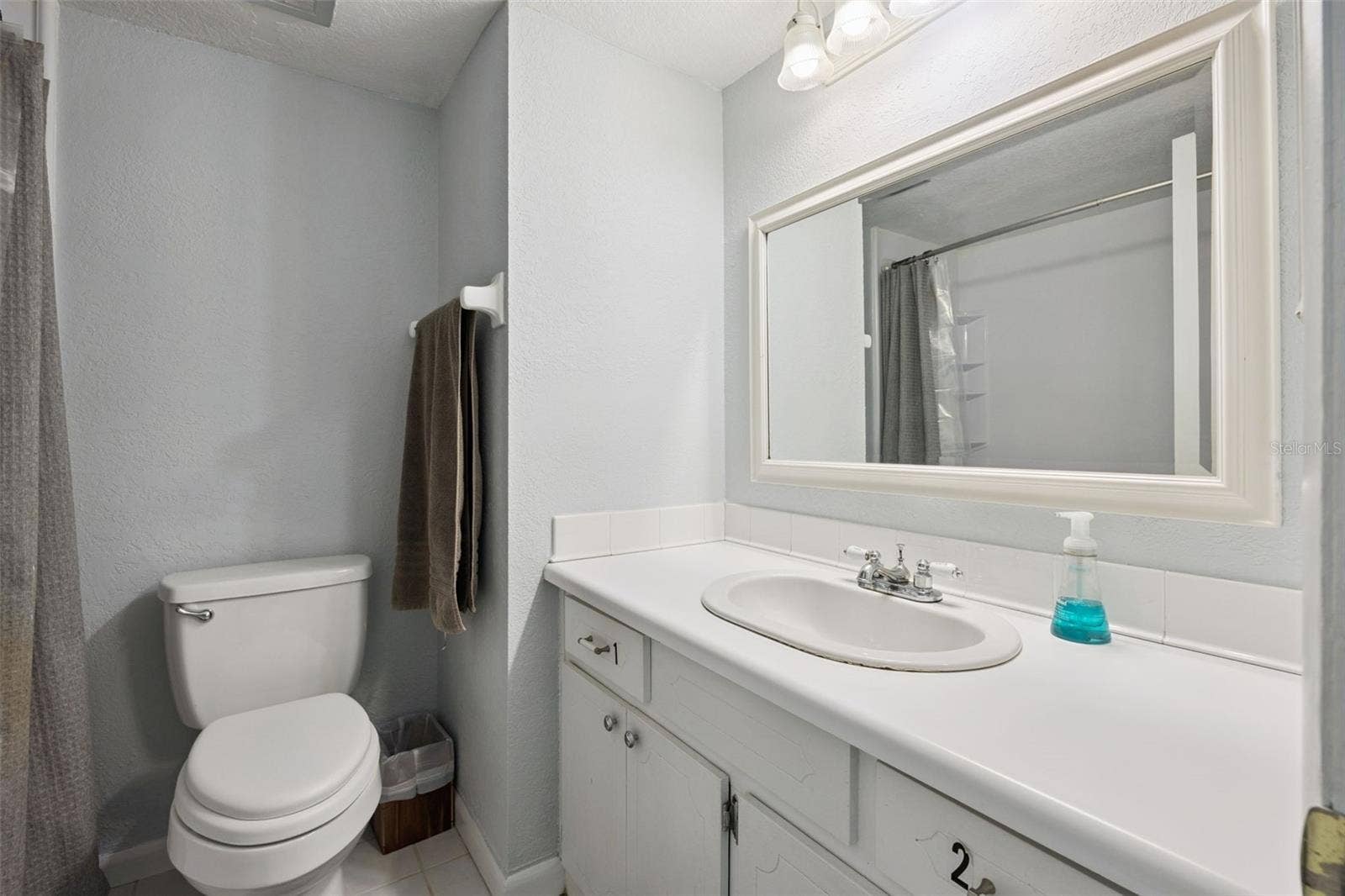 upstairs second full bath