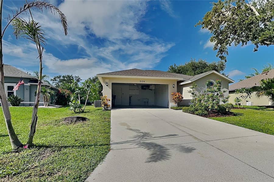 Property photo for Bradenton, FL