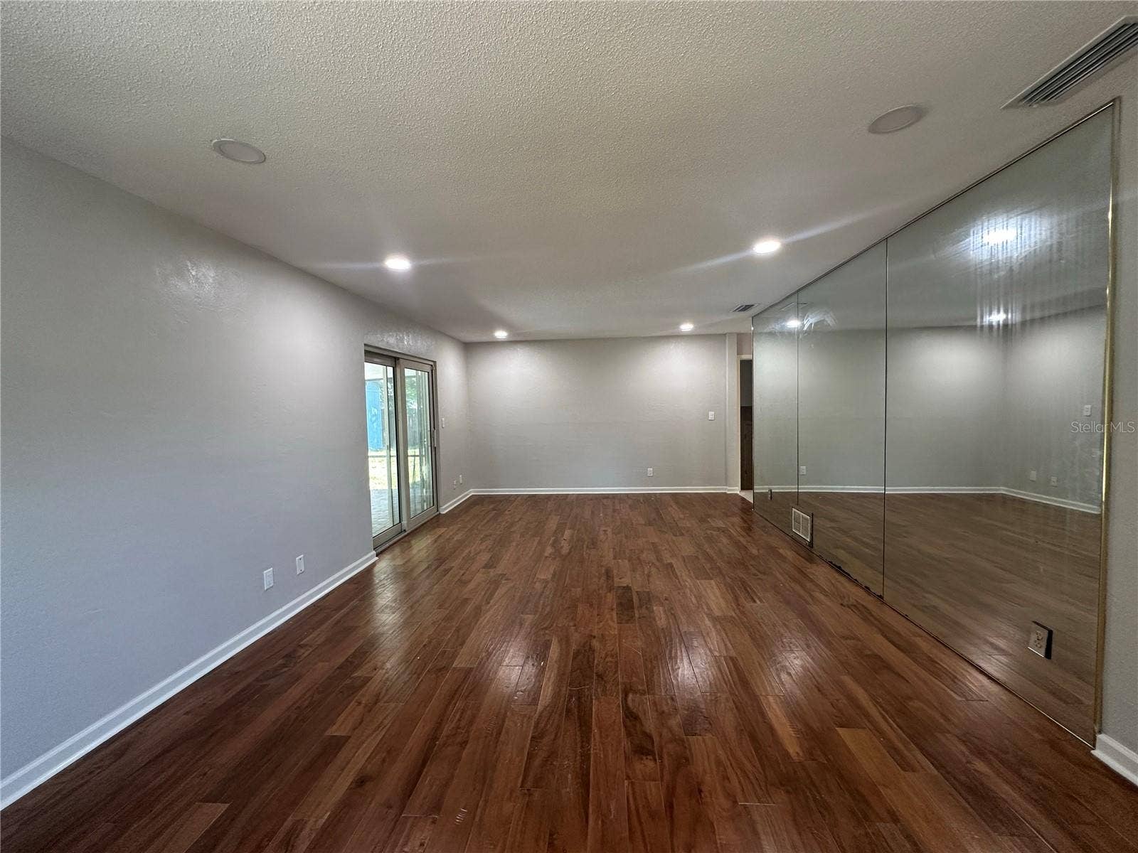 172 SEMINOLE DRIVE, Ormond Beach, FL 32174 172 SEMINOLE DRIVE, Ormond Beach, FL 32174