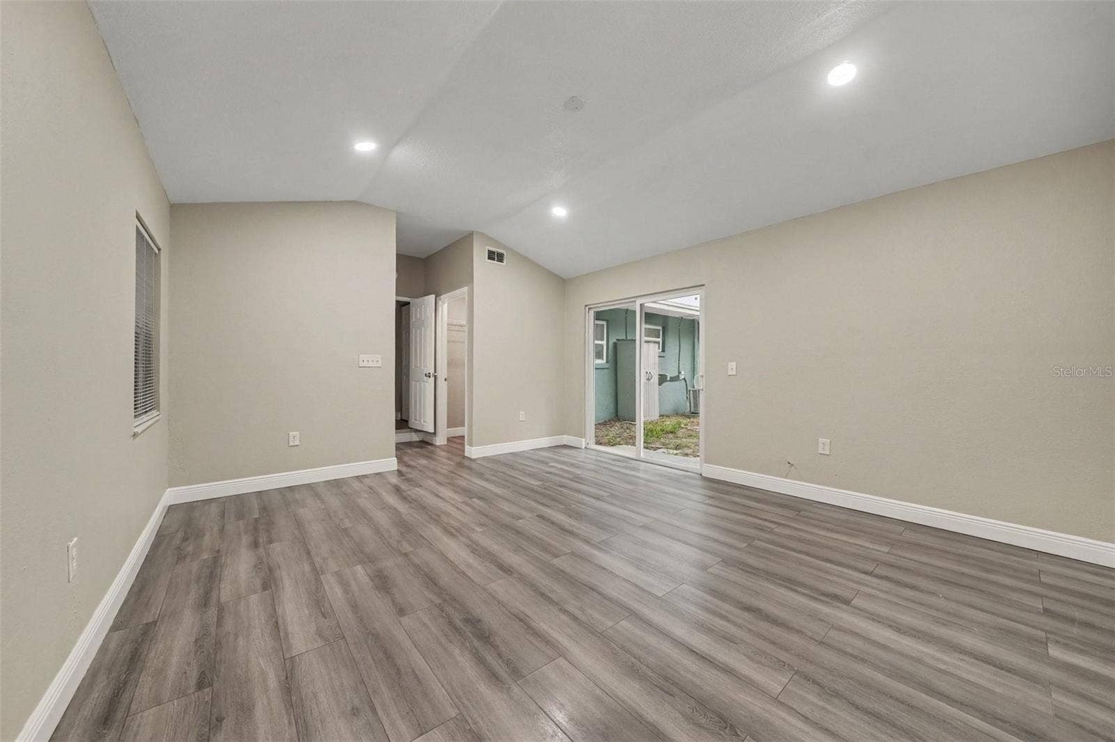 1339 E JACKSON AVENUE, Mount Dora, FL 32757