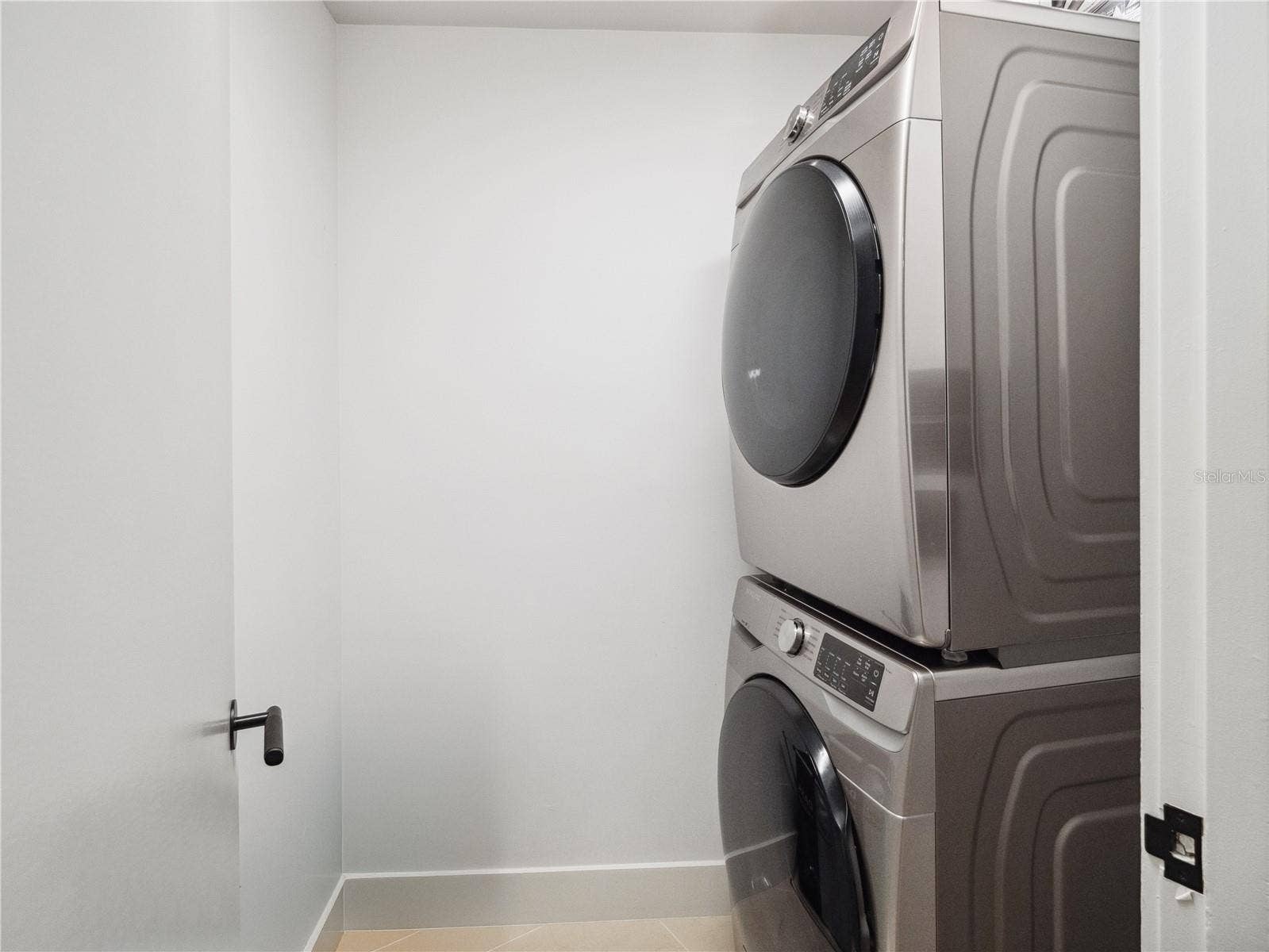 260 S OSCEOLA AVENUE, #1001, Orlando, FL 32801 Laundry Closet
